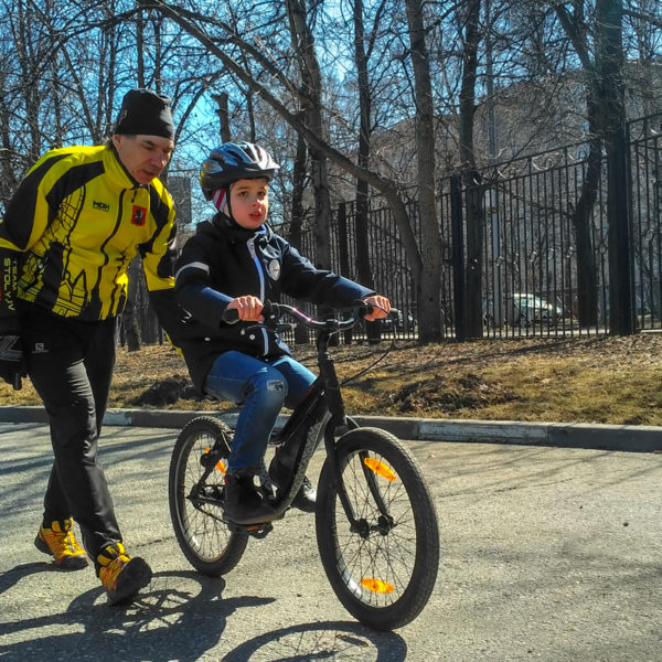 Урок езды на велосипеде на Воробьевых горах