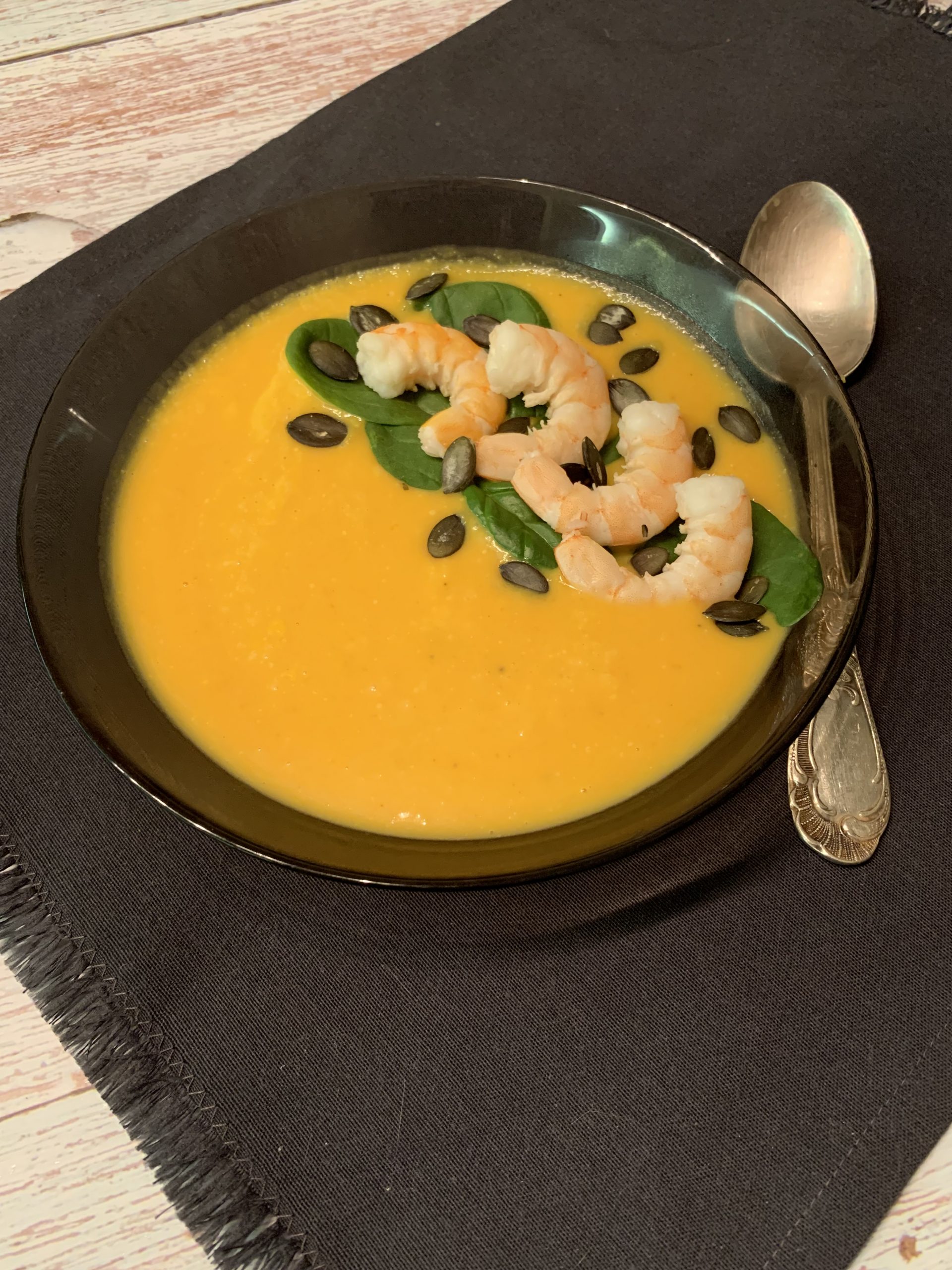 Крем-суп из тыквы с креветками - рецепт с фото